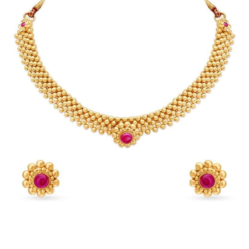 Imposing Gold Marathi Thushi Necklace Set